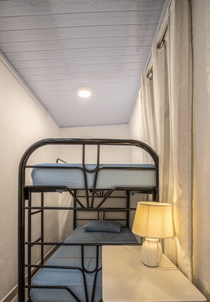 Free WiFi, bed sheets