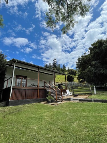 Country Cottage with Valley Views, 15mins to Canungra, 30mins to Mt Tamborine