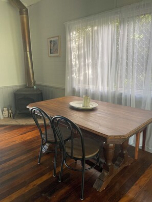 Dining - Country Cottage with Valley Views, 15mins to Canungra, 30mins to Mt Tamborine (Illinbah)