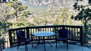 A patio with two chairs and a table, overlooking a mountainous landscape. - Majestic views! 4 bedroom, 4.5 bath home close to town (Estes Park)