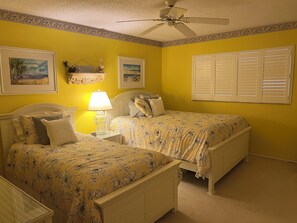 2 bedrooms, iron/ironing board, WiFi, bed sheets - Gulf & Bay Club, Top Floor, On the beach, Exceptional Sunsets on Gulf (Siesta Key)