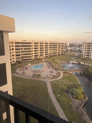 Property grounds - Gulf & Bay Club, Top Floor, On the beach, Exceptional Sunsets on Gulf (Siesta Key)
