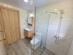Shower, hair dryer, towels, soap - Lovely 2-bedroom condo in a gated community in Sosúa (Sosúa)