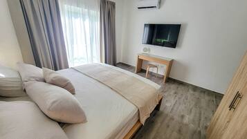 2 Schlafzimmer, Zimmersafe, Schreibtisch, Bügeleisen/Bügelbrett