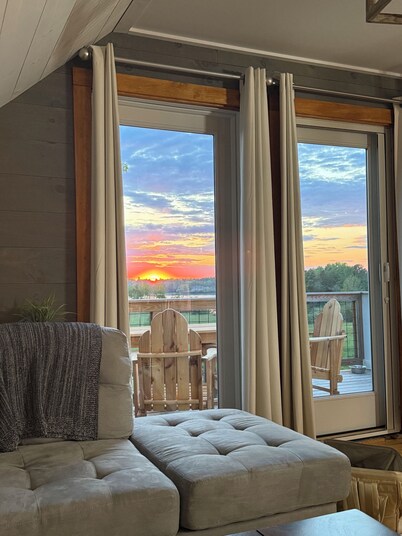 Cozy, heated 2-bedroom barn in peaceful Brooksville