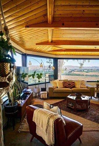 Epic Views above Paso Robles vineyards- 2 bedrooms, 2 baths. 