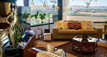 Epic Views above Paso Robles vineyards- 2 bedrooms, 2 baths.