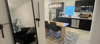 Stylish 1 Bedrm Suite + Queen SofaBed Suite! High Speed WiFi!