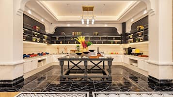 Free daily buffet breakfast