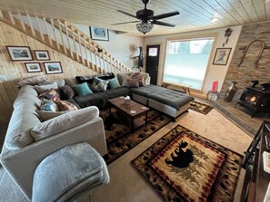 Smart TV, fireplace, books, stereo - Cozy Cabin with Enclosed Hot Tub in South Fork, CO - STR 1083 (South Fork)