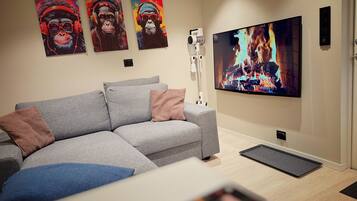 Smart-TV, filmbibliotek og stereoanlegg