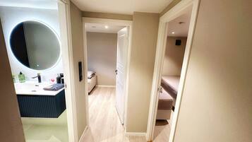 2 soverom, skrivebord, wi-fi (inkludert) og sengetøy