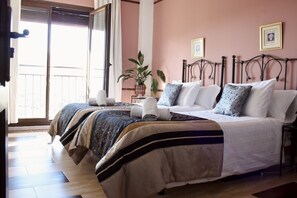 10 bedrooms, desk, WiFi, bed sheets