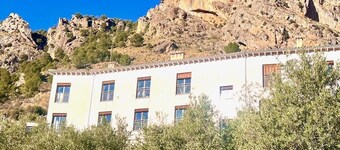 Hidden farmhouse with mountains where nature unfolds its greatest splendor.