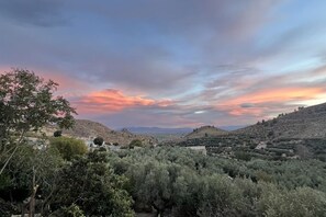 Miscellaneous - Hidden farmhouse with mountains where nature unfolds its greatest splendor. (Cuenca)