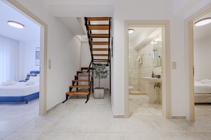 6 bedrooms, in-room safe, iron/ironing board, free WiFi