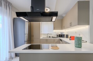 Réfrigérateur, micro-ondes, four, lave-vaisselle