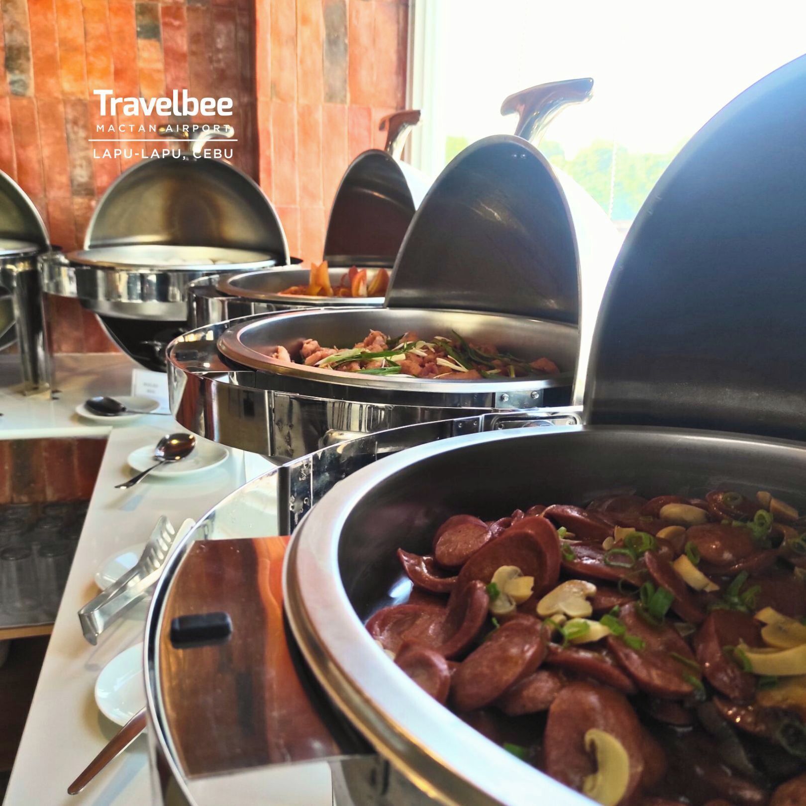 Desayuno buffet diario (PHP 250 por persona)