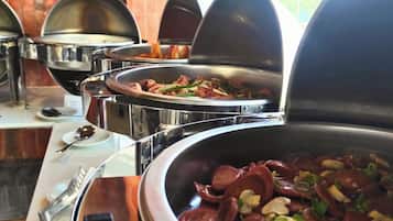 Daily buffet breakfast (PHP 250 per person)