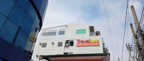 A building with a Travelbee sign, indicating a business related to travel services, possibly a travel agency or hotel.