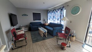 Smart-TV, DVD-Player, Bücher