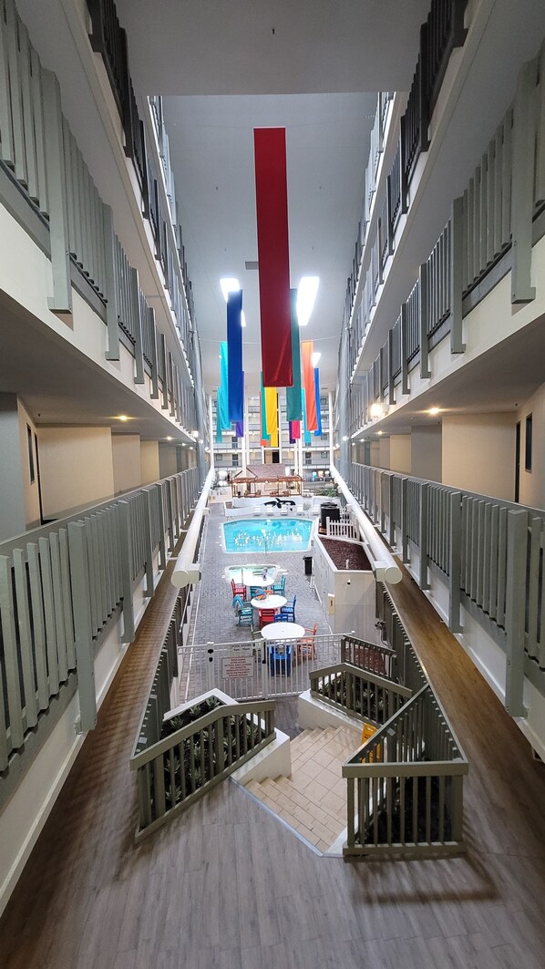 Piscine couverte, piscine extérieure