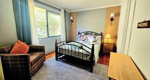 2 bedrooms, in-room safe, desk, iron/ironing board