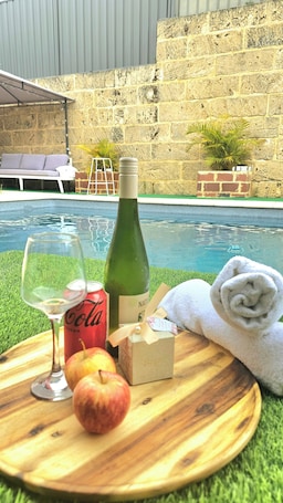 Piscine extérieure. Joyful Living
A private space all to yourself, complete with a beautiful pool