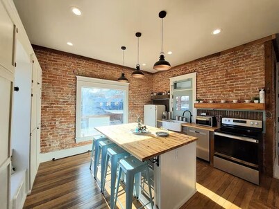 506 Historic Brickhouse off Main St. - 2 Blocks from Salmon River