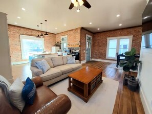 Smart TV, books - 506 Historic Brickhouse off Main St. - 2 Blocks from Salmon River (Salmon)