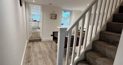 Coastal 2BR Retreat in Colwyn Bay