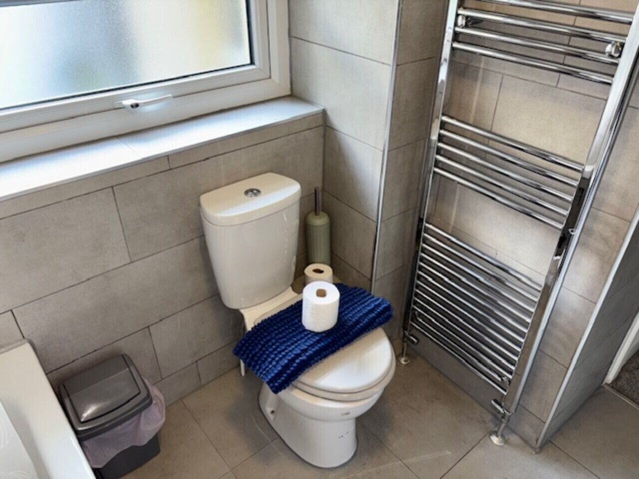 Hårføner, håndklær, såpe og sjampo