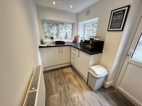 Coastal 2BR Retreat in Colwyn Bay