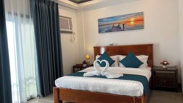 Superior Double Room | Meja, ruang kerja komputer riba, Wi-fi percuma