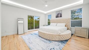 4 bedrooms, iron/ironing board, free WiFi, bed sheets