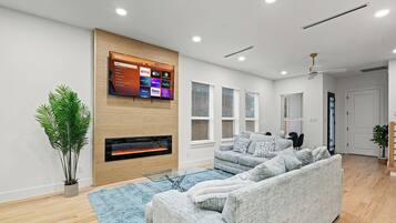 Smart TV, fireplace
