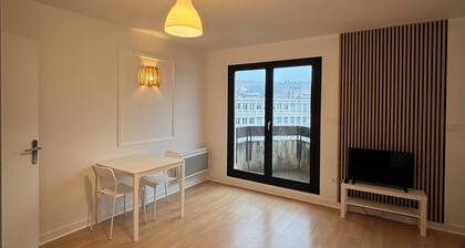 Vue panoramique sur Clermont-Fd avec lit King Size