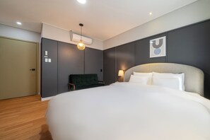 Habitación estándar doble, baño privado, vistas a la bahía | Escritorio y wifi gratis