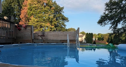 3-bedroom house in fabulous Louisville with WiFi, AC, workspace and pool!