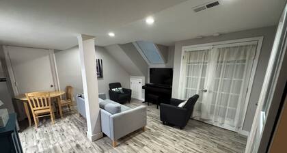 Ground floor guest suite in west Arlington near bike path- pet friendly