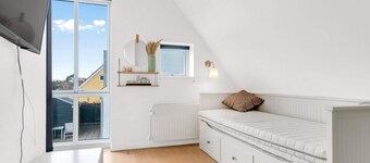 Holiday Home, 750m From Beach