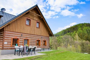 Villa | Outdoor dining - Holiday Home in Zacler by Family Ski Park (Žacléř)