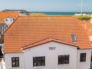 A building with a red-tiled roof and the number 1907 on its facade. - 5 Star Holiday Home in Lokken (Lokken)