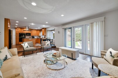 Cheerful Tuxedo House with Hot Tub 