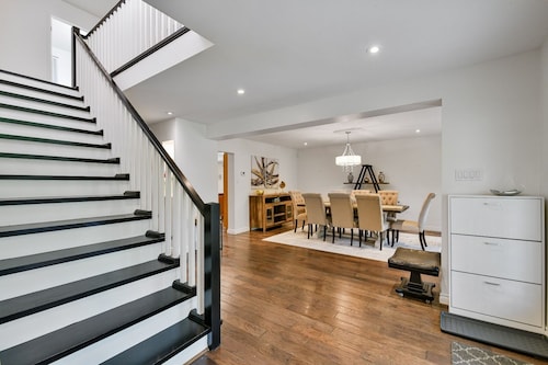 Cheerful Tuxedo House with Hot Tub 