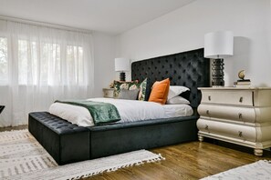 5 quartos, escrivaninha, ferros/tábuas de passar roupa, Wi-Fi