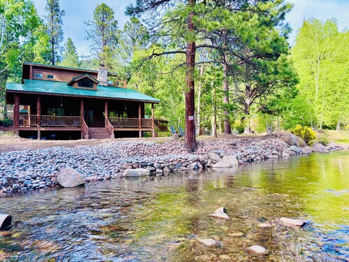 Pecos Riversong Cabin - a modern 3-bedroom cabin on the Pecos River 
