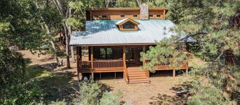 Pecos Riversong Cabin - a modern 3-bedroom cabin on the Pecos River 