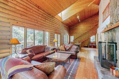 Pecos Riversong Cabin - a modern 3-bedroom cabin on the Pecos River 