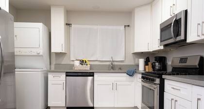 3BR+2BA apartment in Central San Diego - wifi- newly remodeled - free parking